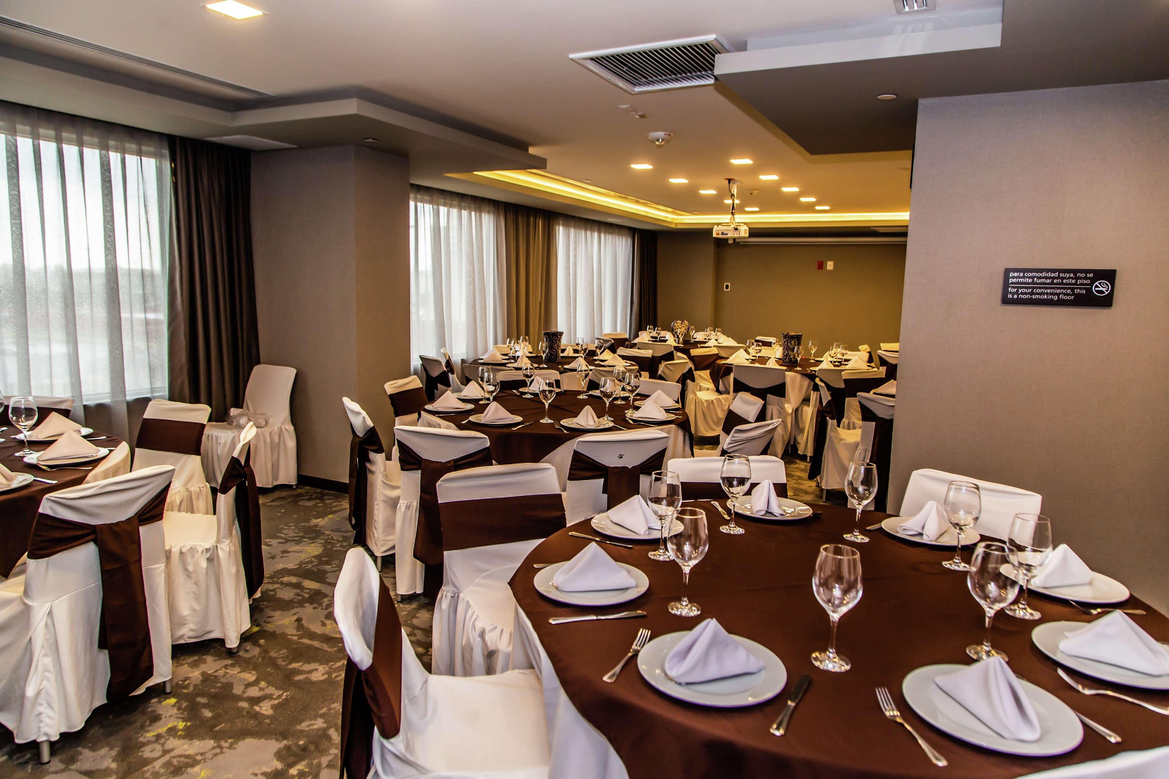 Hampton Inn & Suites By Hilton Puebla Exteriör bild