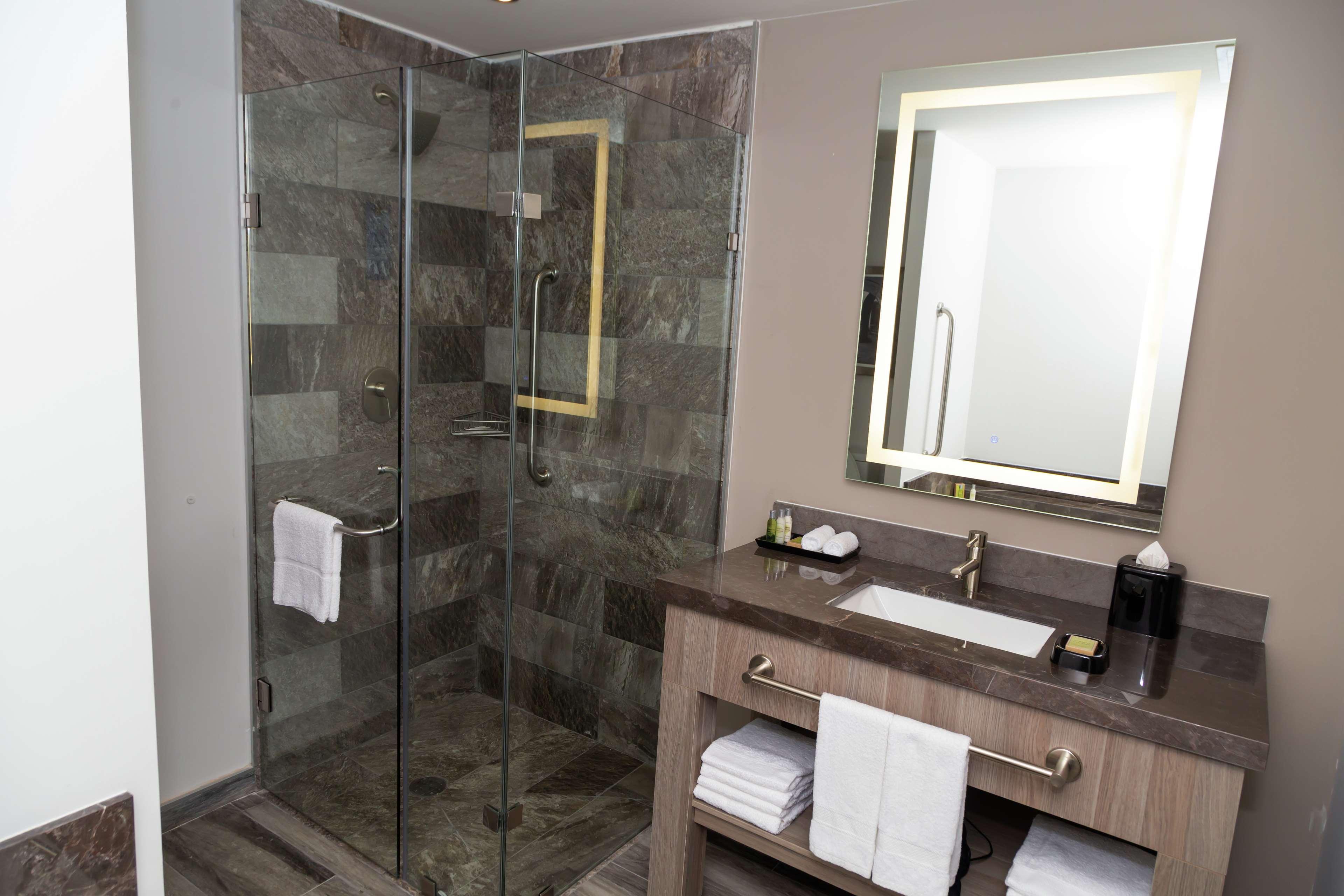 Hampton Inn & Suites By Hilton Puebla Exteriör bild