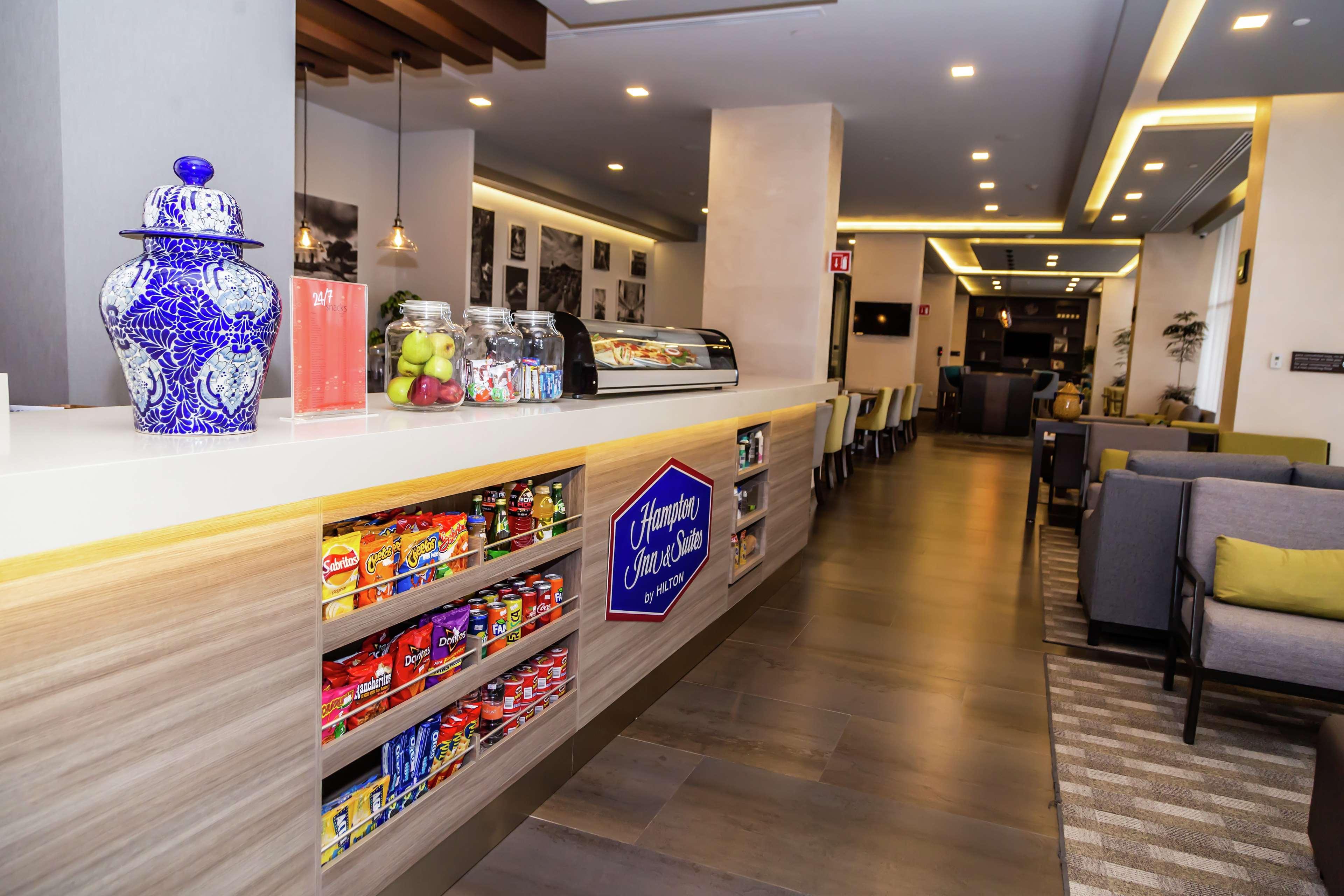 Hampton Inn & Suites By Hilton Puebla Exteriör bild