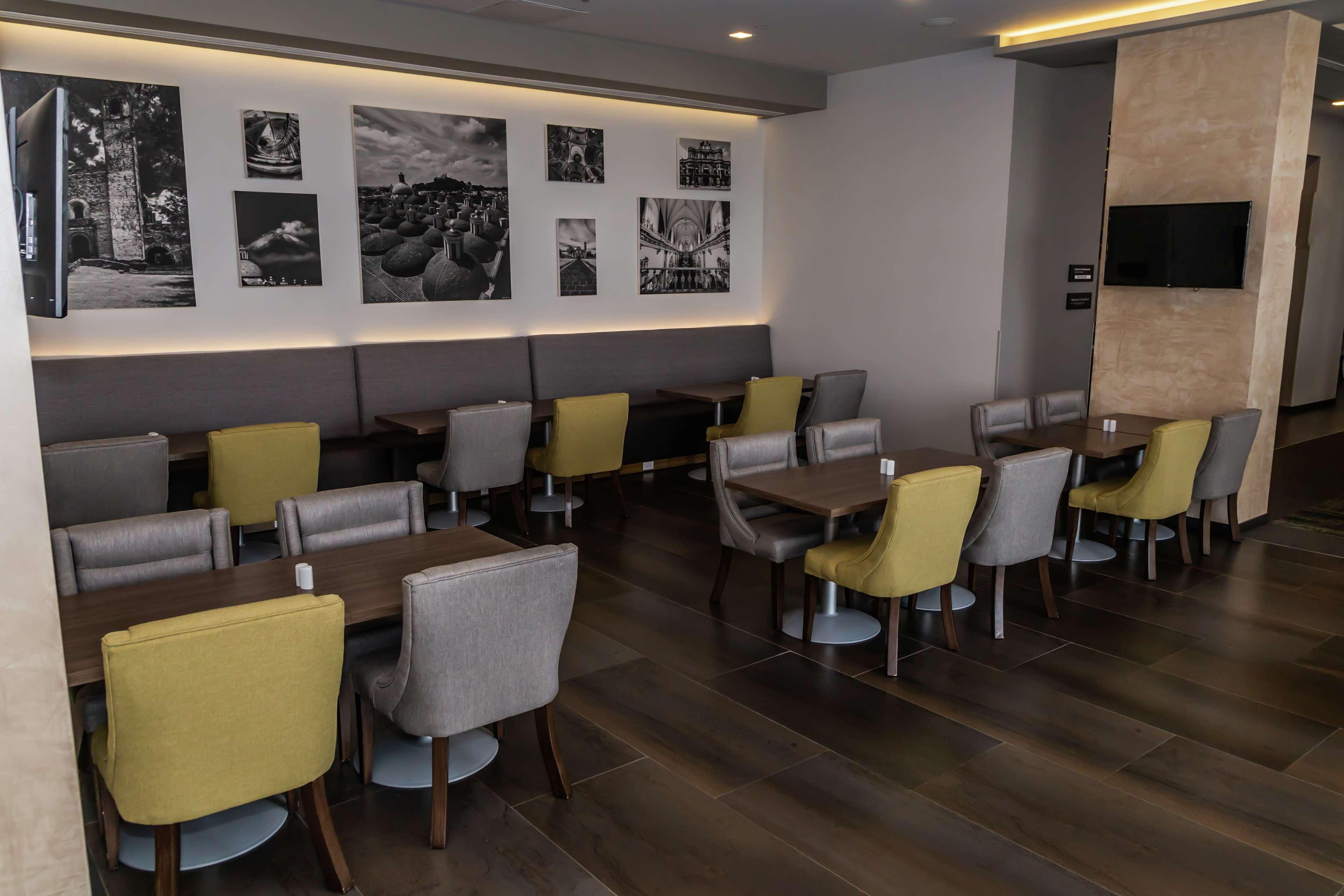 Hampton Inn & Suites By Hilton Puebla Exteriör bild