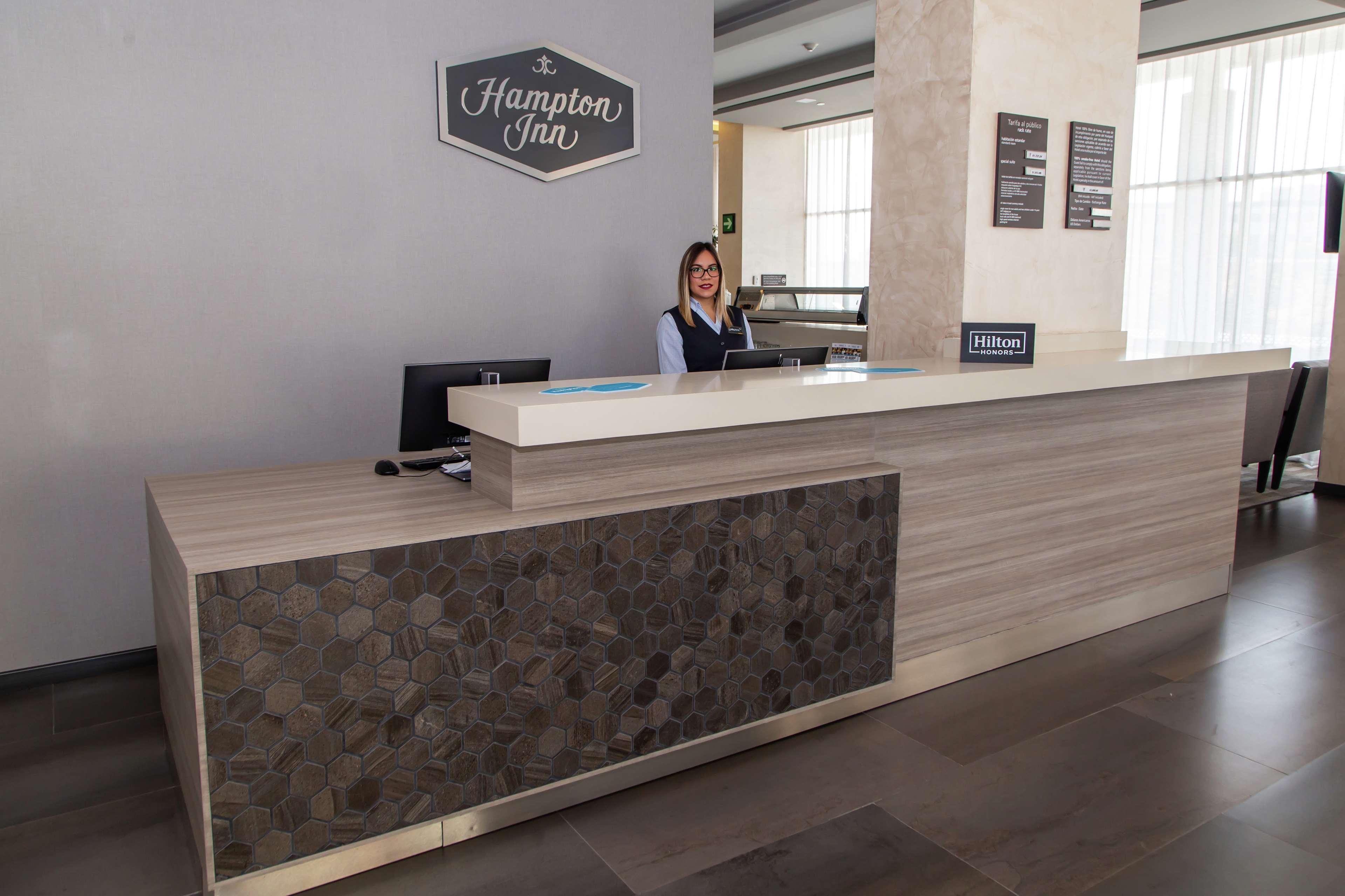 Hampton Inn & Suites By Hilton Puebla Exteriör bild