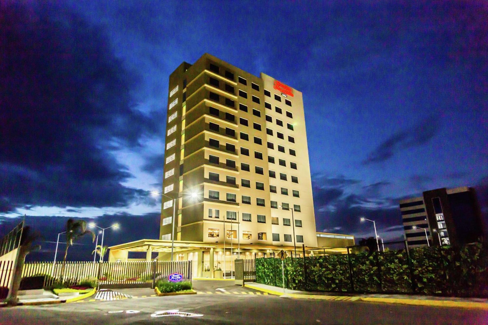 Hampton Inn & Suites By Hilton Puebla Exteriör bild