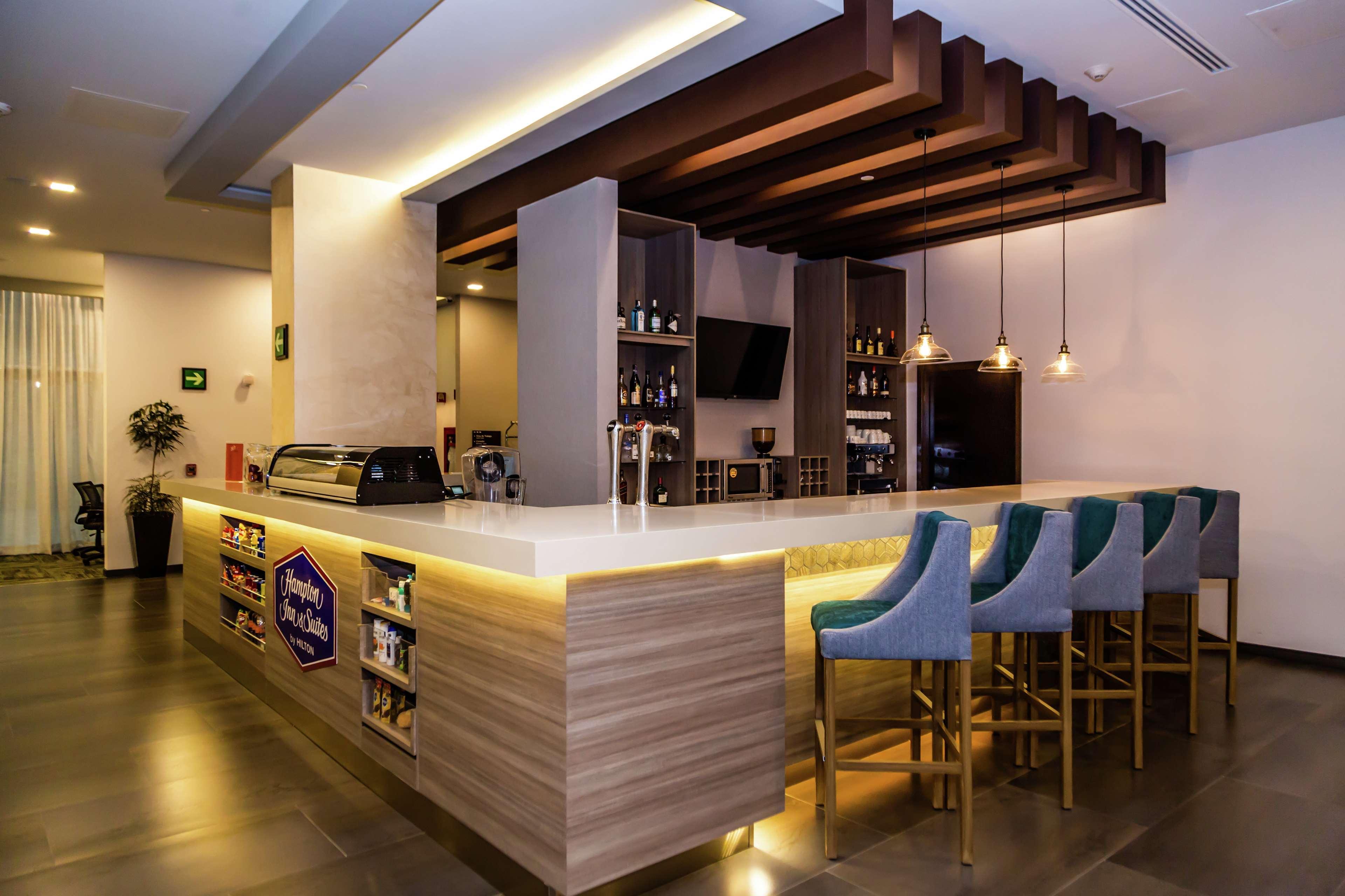 Hampton Inn & Suites By Hilton Puebla Exteriör bild