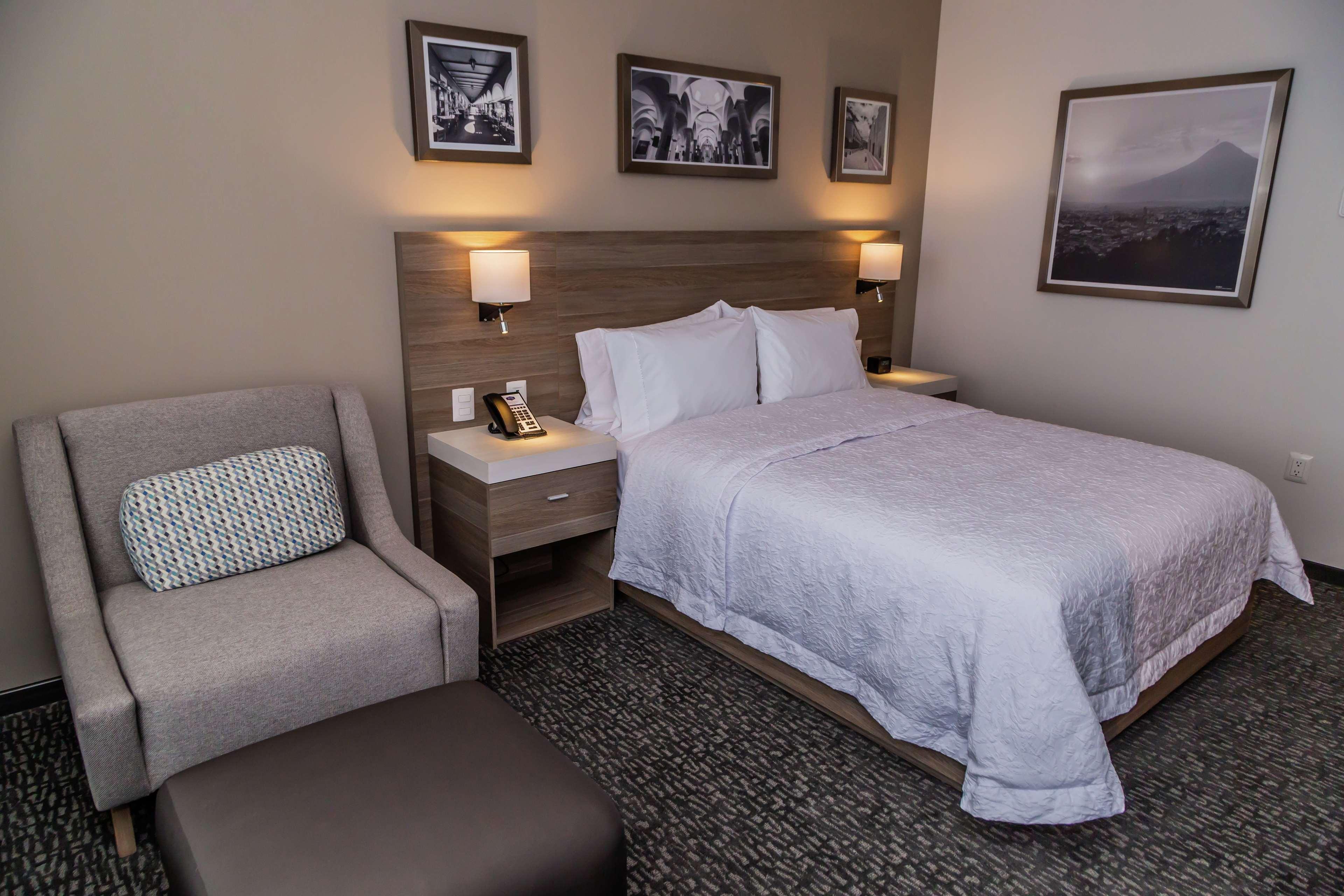 Hampton Inn & Suites By Hilton Puebla Exteriör bild