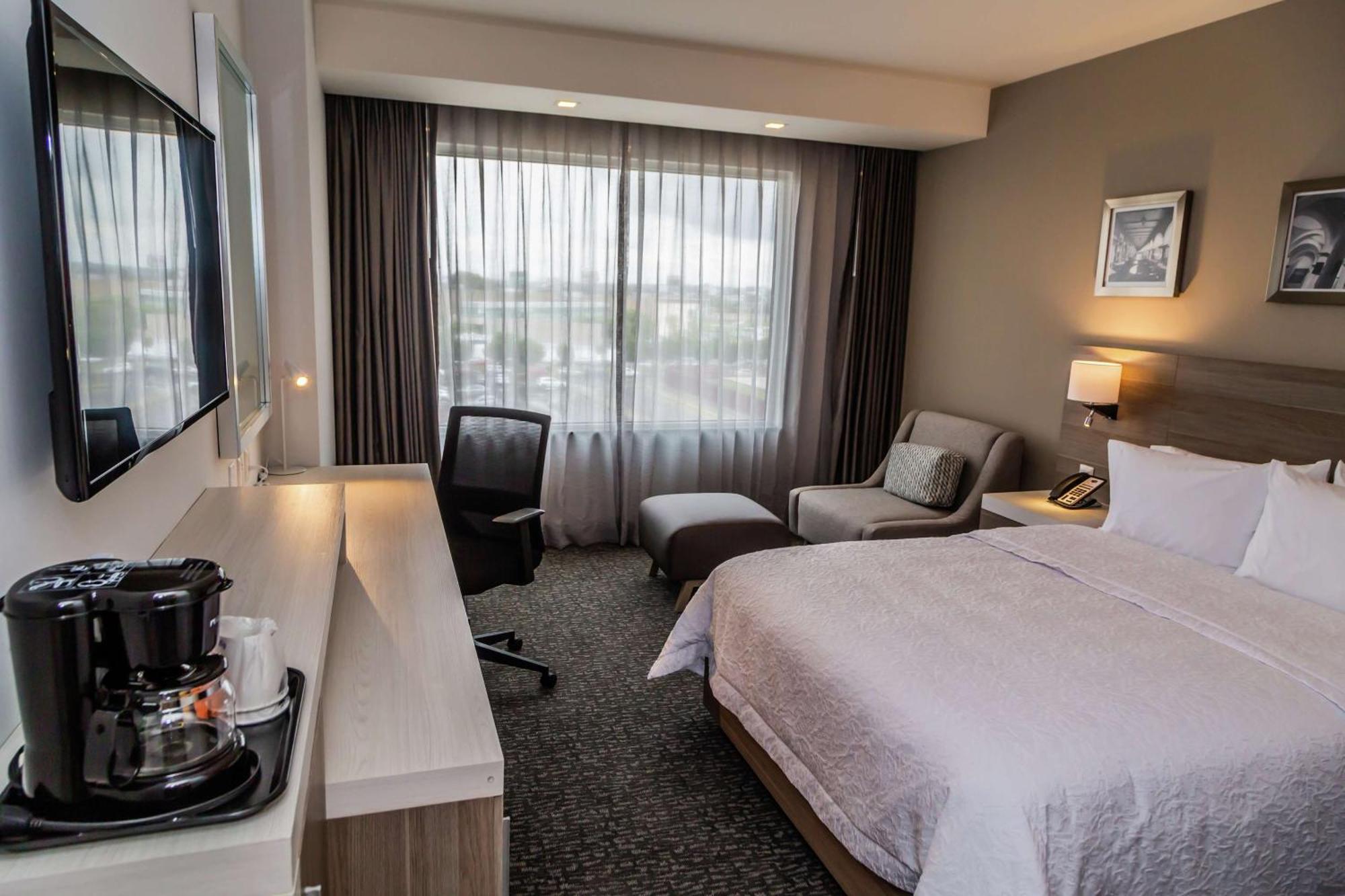 Hampton Inn & Suites By Hilton Puebla Exteriör bild